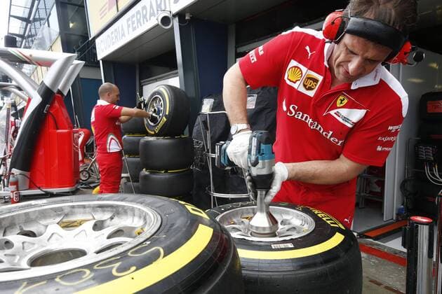 Motorsports: FIA Formula One World Championship WM Weltmeisterschaft 2016, Grand Prix of Australia, Pirelli, tire, tires, tyre, tyres, wheel, wheels, Reifen, Rad, feature xHOCHxZWEIx