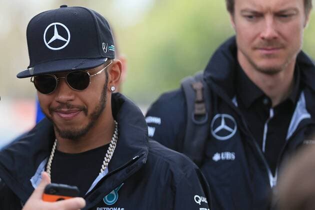 18.03.2016. Melbourne Grand Prix Circuit, Albert Park, Melbourne, Australia. The F1 Australian Grand Prix. Mercedes AMG Petronas - Lewis Hamilton on the Melbourne walk with fans xLeannexBoonx  ActionPlus11719277
