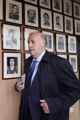 Themen der Woche SPORT Bilder vom Tatort in San Bernardino Spain s National soccer team head coach, Vicente del Bosque, arrives to a press conference PK Pressekonferenz to announce his squad for the upcoming friendly matchs, in Madrid, Spain, 18 March 2016. Spain will play two friendly matches against Italy on 24 March 2016 and against Romania on 27 March. DEL BOSQUE ANNOUNCES HIS SQUAD FOR FRIENDLY MATCHES AGAINST ITALY AND ROMANIA !ACHTUNG: NUR REDAKTIONELLE NUTZUNG!  GRA126 20160318-635939053250085353
