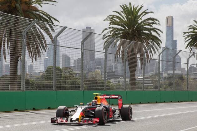 March 19, 2016: Daniil Kvyat (RUS) 26 from the Red Bull Racing team during practise session three at the 2016 Australian Formula One Grand Prix at Albert Park, Melbourne, Australia. Formula One 2016: Australia Day 3 - ZUMAc04_