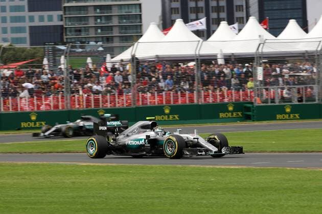 Australian Grand Prix, Melbourne 17 - 20 March 2016 19.03.2016 - Free Practice 3, Nico Rosberg (GER) Mercedes AMG F1 W07 Hybrid leads Lewis Hamilton (GBR) Mercedes AMG F1 W07 Hybrid 