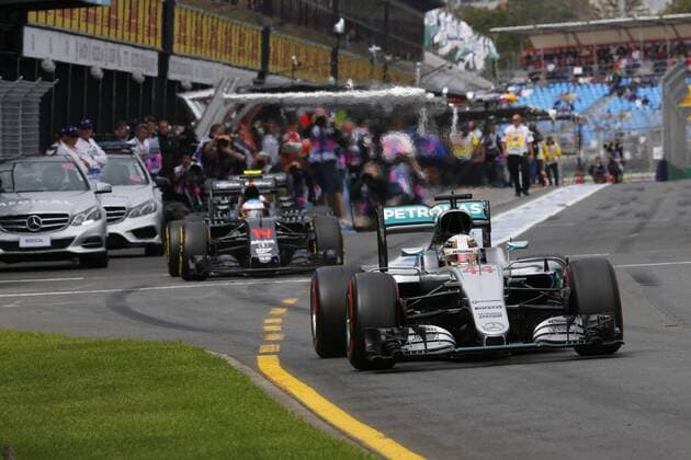 Motorsports: FIA Formula One World Championship WM Weltmeisterschaft 2016, Grand Prix of Australia, 44 Lewis Hamilton (GBR, Mercedes AMG Petronas Formula One Team), xHOCHxZWEIx