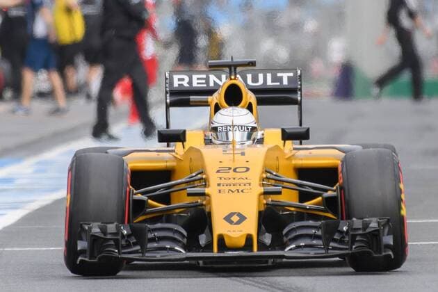 March 19, 2016: Kevin Magnussen (DEN) 20 from the Renault F1 team leaving the pits for qualifying at the 2016 Australian Formula One Grand Prix at Albert Park, Melbourne, Australia. Formula One 2016: Australia Day 3 - ZUMAc04_