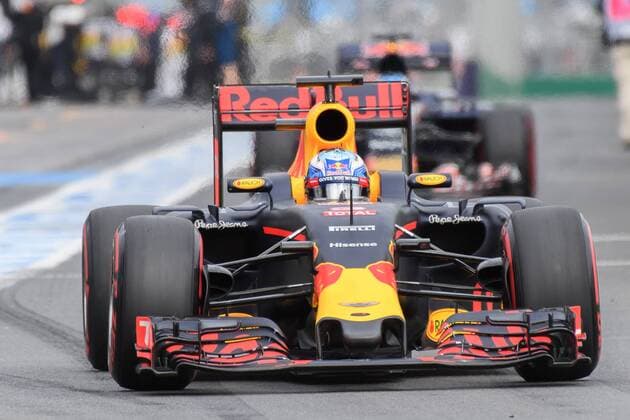 March 19, 2016: Daniel Ricciardo (AUS) 3 from the Red Bull Racing team leaving the pits for qualifying at the 2016 Australian Formula One Grand Prix at Albert Park, Melbourne, Australia. Formula One 2016: Australia Day 3 - ZUMAc04_