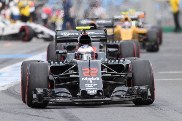 March 19, 2016: Jenson Button (GBR) 22 from the McLaren Honda Formula 1 team leaving the pits for qualifying at the 2016 Australian Formula One Grand Prix at Albert Park, Melbourne, Australia. Formula One 2016: Australia Day 3 - ZUMAc04_