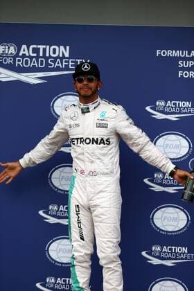 Australian Grand Prix, Melbourne 17 - 20 March 2016 19.03.2016 - Qualifying, Lewis Hamilton (GBR) Mercedes AMG F1 W07 Hybrid pole position 