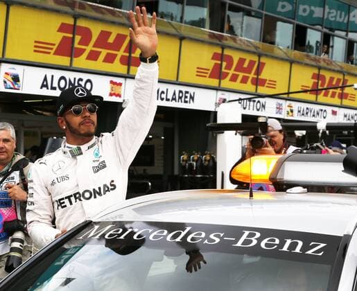 Motorsports: FIA Formula One World Championship WM Weltmeisterschaft 2016, Grand Prix of Australia, 44 Lewis Hamilton (GBR, Mercedes AMG Petronas Formula One Team), xHOCHxZWEIx