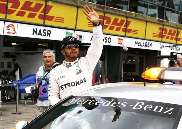 Motorsports: FIA Formula One World Championship WM Weltmeisterschaft 2016, Grand Prix of Australia, 44 Lewis Hamilton (GBR, Mercedes AMG Petronas Formula One Team), xHOCHxZWEIx