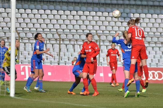 Kopfball von Vivianne Miedema (FC Bayern Muenchen) zum 3:0 München, Deutschland, 19.03.2016 - Fussball, Frauenfussball, FC Bayern München - USV Jena, Fussball, Frauenfussball, FC Bayern München - USV Jena, xKLx