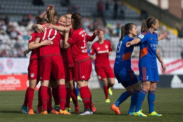 Torjubel beim FC Bayern München nach dem Schuss von Vivianne Miedema (FC Bayern Muenchen) zum 1:0 für den FC Bayern München München, Deutschland, 19.03.2016 - Fussball, Frauenfussball, FC Bayern München - USV Jena, Fussball, Frauenfussball, FC Bayern München - USV Jena, xKLx