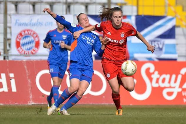 Annalena Breitenbach (USV Jena)gegen Vivianne Miedema (FC Bayern Muenchen) München, Deutschland, 19.03.2016 - Fussball, Frauenfussball, FC Bayern München - USV Jena, Fussball, Frauenfussball, FC Bayern München - USV Jena, xKLx