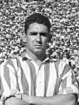 (FILES) A file picture dated on 06 June 1955 shows former Athletic Bilbao player Jose Luis Artetxe who has died at the age of 86, Athletic Bilbao s sources confirmed on 19 March 2016. FILES SPANISH FORMER SOCCER PLAYER JOSE LUIS ARTETXE DIES !ACHTUNG: NUR REDAKTIONELLE NUTZUNG!  GRA050 20160319-635939976357338675