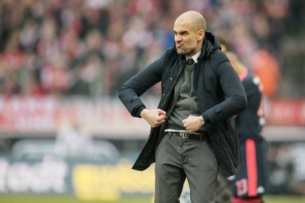 Fußball, Pep Guardiola fordert Körperspannung, 1. FC Köln - Bayern München Koeln Trainer Pep Guardiola (FC Bayern Muenchen) beim Fussball Bundesliga Spiel zwischen dem 1. FC Koeln und FC Bayern Muenchen am 19.03.2016, Copyright: Schülerx xEibner-Pressefoto EP_jse