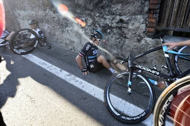 Radsport, Stürze während Mailand - Sanremo THOMAS Geraint (GBR) Rider of TEAM SKY is victim of a crash during the UCI WorldTour 107th Milano - Sanremo cycling race with start in Milano and finish at the Via Roma in Sanremo in Sanremo, Italy. CYCLISME : Milan - San remo UCI WorldTour 2016 - 19 03 2016 PHOTONEWS PANORAMIC 