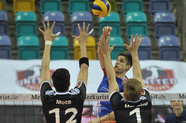 19.03.2016, xtkx, Volleyball 1.Bundesliga Playoffs, United Volleys - TV Ingersoll Bühl, emspor v.l. Neheniah Alesana Mote (TV Buehl) , Moritz Reichert (United Volleys) , Graham McIlvaine (TV Buehl) ,