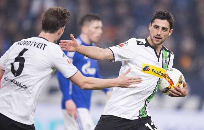 Gelsenkirchen, 18.03.2016, Veltins Arena, Fußball Torjubel: Lars Stindl (BMG), Havard Nordtveit (BMG) FC Schalke 04 - Borussia Mönchengladbach