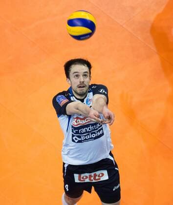 Berlin, Deutschland, 19.03.2016: Volleyball CEV CUP Halbfinale Rückspiel Saison 2015 2016 - Berlin Recycling Volleys - Knack Roeselare. Stijn D Hulst (Roeselare 4)
