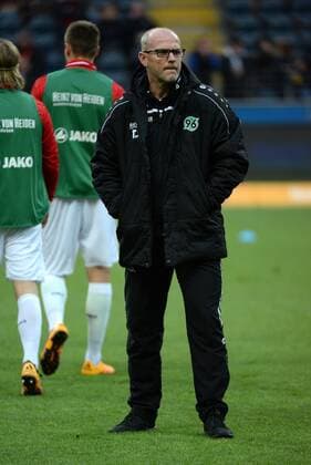 19.03.2016 Frankfurt, Commerzbankarena 1. Bundesliga, Saison 2015 2016 Eintracht Frankfurt (SGE) gegen Hannover 96 Trainer Thomas Schaaf (Hannover 96)