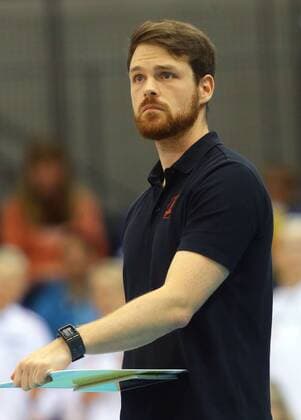 Stuttgart , Volleyball Bundesliga Play Off Viertelfinale Spiel 1 , MTV Allianz Stuttgart vs. Rote Raben Vilsbiburg , Trainer Jonas Kronseder ( Vils )
