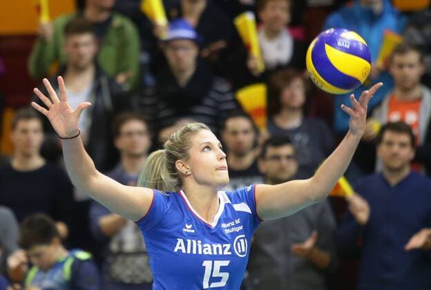Stuttgart , Volleyball Bundesliga Play Off Viertelfinale Spiel 1 , MTV Allianz Stuttgart vs. Rote Raben Vilsbiburg , Nichole Lindow ( Allianz )