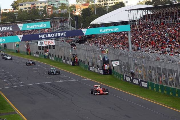 Australian Grand Prix, Melbourne 17 - 20 March 2016 20.03.2016 - Race, Kimi Raikkonen (FIN) Scuderia Ferrari SF16-H leads Nico Rosberg (GER) Mercedes AMG F1 W07 Hybrid 