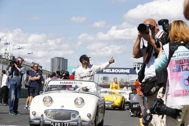 Motorsports: FIA Formula One World Championship WM Weltmeisterschaft 2016, Grand Prix of Australia, 44 Lewis Hamilton (GBR, Mercedes AMG Petronas Formula One Team), xHOCHxZWEIx