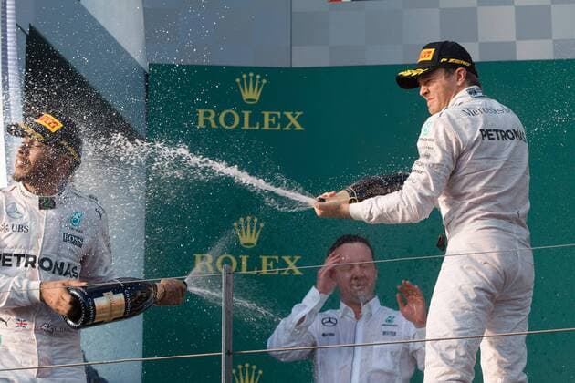 Formel 1, GP von Australien, Rosberg gewinnt Saisonauftakt in Melbourne March 20, 2016: Lewis Hamilton (GBR) 44 and Nico Rosberg (DEU) 6 from the Mercedes AMG Petronas team celebrate coming second and first respectively at the 2016 Australian Formula One Grand Prix at Albert Park, Melbourne, Australia. Formula One 2016: Australia - Race - ZUMAc04_