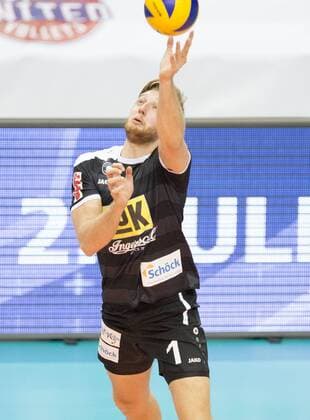 Volleyball Hessen - 1. Bundesliga Männer - Viertelfinale Playoff 19.03.2016 United Volleys Rheinmain (blau) - TV Ingersoll Bühl (schwarz) v.l. Graham Mc Ilvaine (Bühl 1) United Volleys Rheinmain - TV Ingersoll Bühl