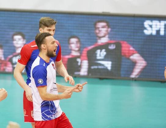 Volleyball Hessen - 1. Bundesliga Männer - Viertelfinale Playoff 19.03.2016 United Volleys Rheinmain (blau) - TV Ingersoll Bühl (schwarz) v.l. Florian Ringseis (RheinMain 1) United Volleys Rheinmain - TV Ingersoll Bühl