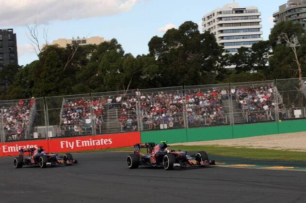 Australian Grand Prix, Melbourne 17 - 20 March 2016 20.03.2016 - Race, Carlos Sainz Jr (ESP) Scuderia Toro Rosso STR11 leads Max Verstappen (NED) Scuderia Toro Rosso STR11 
