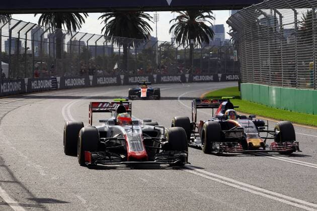Australian Grand Prix, Melbourne 17 - 20 March 2016 20.03.2016 - Race, Esteban Gutierrez (MEX) Haas F1 Team VF-16 and Carlos Sainz Jr (ESP) Scuderia Toro Rosso STR11 
