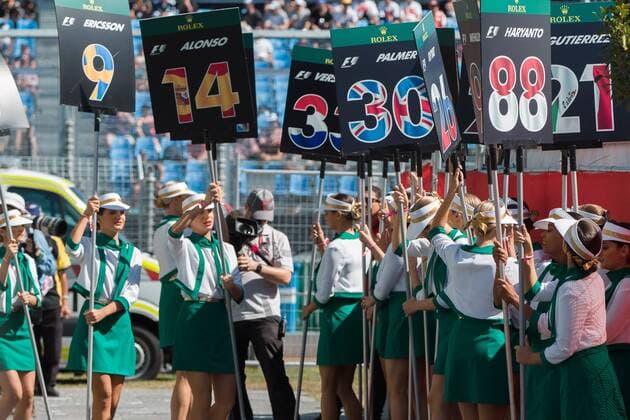 March 20, 2016: The grid girls prepare for the start of the 2016 Australian Formula One Grand Prix at Albert Park, Melbourne, Australia. Formula One 2016: Australia - Race - ZUMAc04_