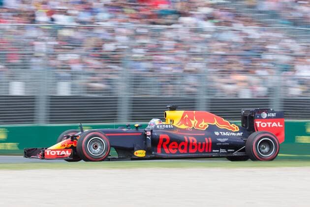 March 20, 2016: Daniel Ricciardo (AUS) 3 from the Red Bull Racing team at turn two of the 2016 Australian Formula One Grand Prix at Albert Park, Melbourne, Australia. Formula One 2016: Australia - Race - ZUMAc04_