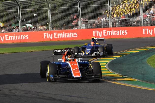 Australian Grand Prix, Melbourne 17 - 20 March 2016 20.03.2016 - Race, Pascal Wehrlein (GER) Manor Racing MRT05 leads Felipe Nasr (BRA) Sauber C34 