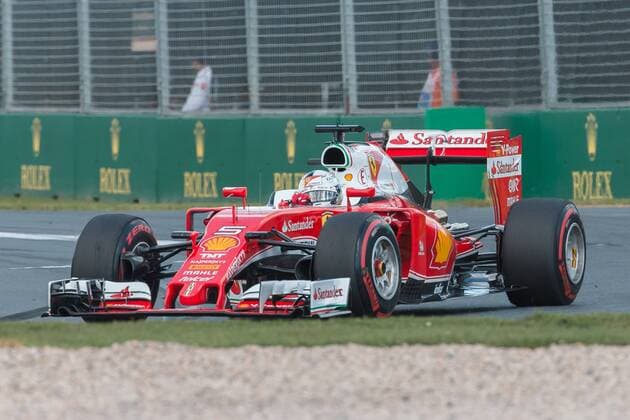 March 20, 2016: Sebastian Vettel (DEU) 5 from the Scuderia Ferrari team at turn one of the 2016 Australian Formula One Grand Prix at Albert Park, Melbourne, Australia. Formula One 2016: Australia - Race - ZUMAc04_