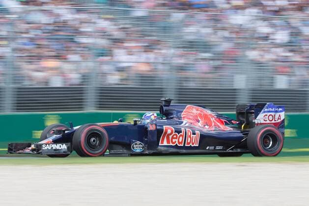 March 20, 2016: Max Verstappen (NDL) 33 from the Scuderia Toro Rosso team at turn two of the 2016 Australian Formula One Grand Prix at Albert Park, Melbourne, Australia. Formula One 2016: Australia - Race - ZUMAc04_