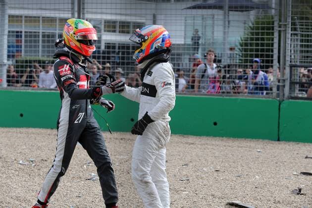 Australian Grand Prix, Melbourne 17 - 20 March 2016 20.03.2016 - Race, Crash, Fernando Alonso (ESP) McLaren Honda MP4-31 and Esteban Gutierrez (MEX) Haas F1 Team VF-16 