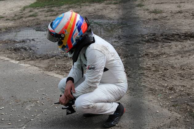 Australian Grand Prix, Melbourne 17 - 20 March 2016 20.03.2016 - Race, Crash, Fernando Alonso (ESP) McLaren Honda MP4-31 and Esteban Gutierrez (MEX) Haas F1 Team VF-16 