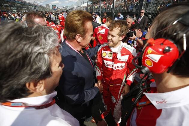 Motorsports: FIA Formula One World Championship WM Weltmeisterschaft 2016, Grand Prix of Australia, Arnold Schwarzenegger, 5 Sebastian Vettel (GER, Scuderia Ferrari), xHOCHxZWEIx