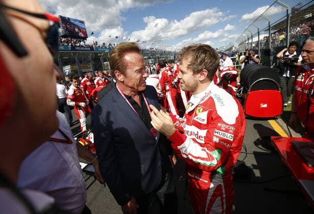 Motorsports: FIA Formula One World Championship WM Weltmeisterschaft 2016, Grand Prix of Australia, Arnold Schwarzenegger, 5 Sebastian Vettel (GER, Scuderia Ferrari), xHOCHxZWEIx
