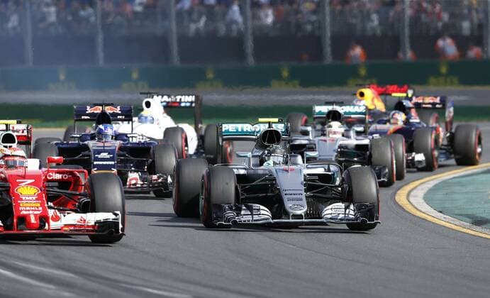 Motorsports: FIA Formula One World Championship WM Weltmeisterschaft 2016, Grand Prix of Australia, 7 Kimi Raikkonen (FIN, Scuderia Ferrari), 6 Nico Rosberg (GER, Mercedes AMG Petronas Formula One Team), xHOCHxZWEIx