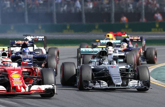 Motorsports: FIA Formula One World Championship WM Weltmeisterschaft 2016, Grand Prix of Australia, 7 Kimi Raikkonen (FIN, Scuderia Ferrari), 6 Nico Rosberg (GER, Mercedes AMG Petronas Formula One Team), xHOCHxZWEIx
