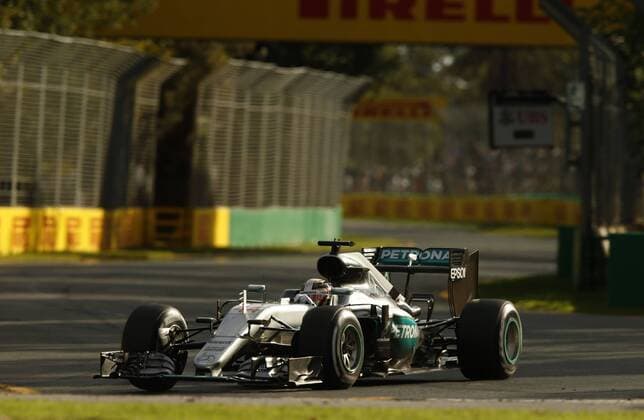 Motorsports: FIA Formula One World Championship WM Weltmeisterschaft 2016, Grand Prix of Australia, 44 Lewis Hamilton (GBR, Mercedes AMG Petronas Formula One Team), xHOCHxZWEIx