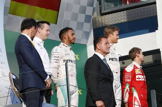 Motorsports: FIA Formula One World Championship WM Weltmeisterschaft 2016, Grand Prix of Australia, 44 Lewis Hamilton (GBR, Mercedes AMG Petronas Formula One Team), 6 Nico Rosberg (GER, Mercedes AMG Petronas Formula One Team), 5 Sebastian Vettel (GER, Scuderia Ferrari), xHOCHxZWEIx