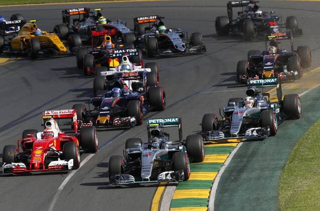Motorsports: FIA Formula One World Championship WM Weltmeisterschaft 2016, Grand Prix of Australia, 6 Nico Rosberg (GER, Mercedes AMG Petronas Formula One Team), 7 Kimi Raikkonen (FIN, Scuderia Ferrari), 44 Lewis Hamilton (GBR, Mercedes AMG Petronas Formula One Team), 33 Max Verstappen (NLD, Scuderia Toro Rosso), start, mass, Masse, Menge, viele, many xHOCHxZWEIx