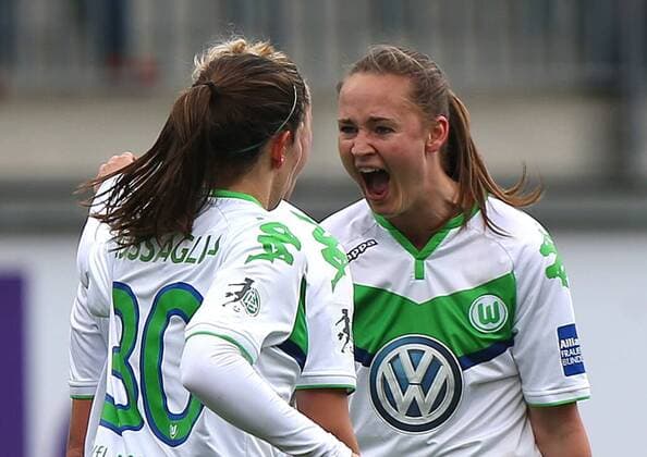 Wolfsburg VfL vs Frankfurt, Frauen Wolfsburg, Deutschland. 20.03.2016, FUßBALL - VfL Wolfsburg vs 1. FFC Frankfurt, 1. Allianz Frauen Bundesliga, Saison 2015 16. Bild zeigt: Caroline Hansen (VfL Wolfsburg) jubelt mit der Mannschaft nach ihrem Tor zum 1:1
