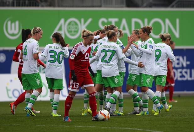 Wolfsburg VfL vs Frankfurt, Frauen Wolfsburg, Deutschland. 20.03.2016, FUßBALL - VfL Wolfsburg vs 1. FFC Frankfurt, 1. Allianz Frauen Bundesliga, Saison 2015 16. Bild zeigt: Caroline Hansen (VfL Wolfsburg) jubelt mit der Mannschaft nach ihrem Tor zum 1:1