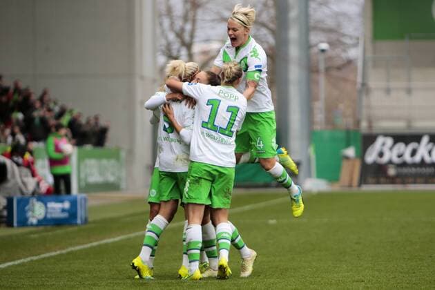 Fußball, Allianz Frauen Bundesliga, VfL Wolfsburg - 1. FFC Frankfurt; Jubel, Torjubel, Freude, Emotion, Torerfolg, Aktion, action, goal, goal celebration, celebrates VfL Wolfsburg nach 3:1 durch Zsanett Jakabfi (Wolfsburg, 3). xtgx
