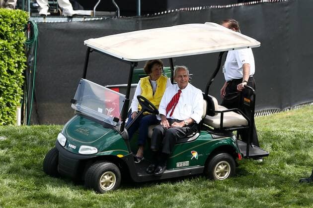 March 20, 2016 - Orlando, Florida, United States - Arnold Palmer sits in a golf cart with his wife Kathleen on the 16th hole during the final round at the Arnold Palmer Invitational presented by MasterCard at Bay Hill Club & Lodge. PGA Golf Herren 2016 - Arnold Palmer Invitational - Final Round - ZUMAw109
