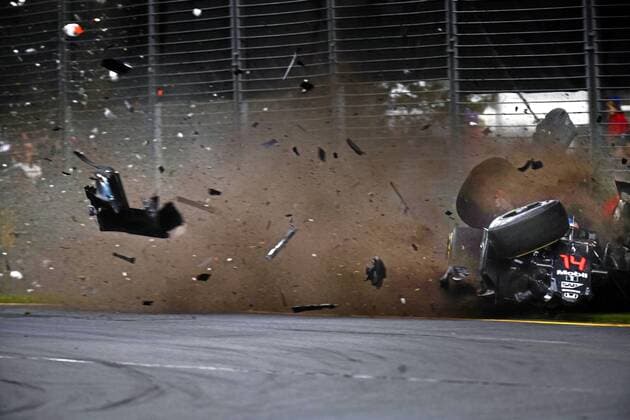 Themen der Woche SPORT Formel 1, GP von Australien, Horror Crash von Alonso. Grand Prix of Australia race at Albert Park circuit. In this picture, Fernando Alonso crashes his car. xRUBIOx(RVxRACINGxPRESS)x  RV RACING PRESS